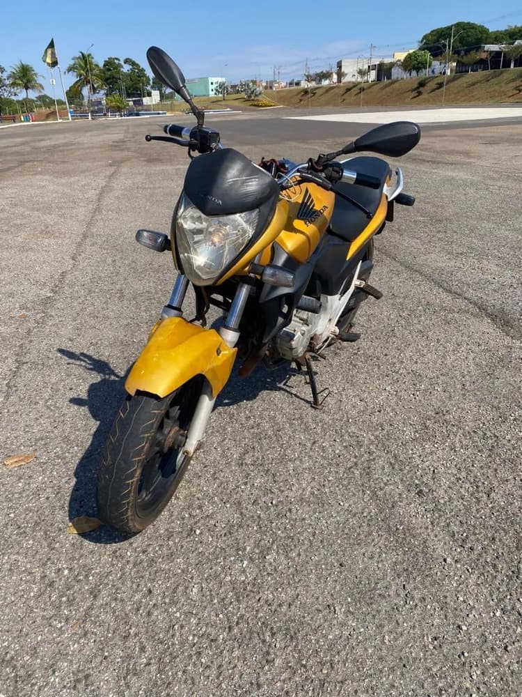 CB 300 quitada e em dias 