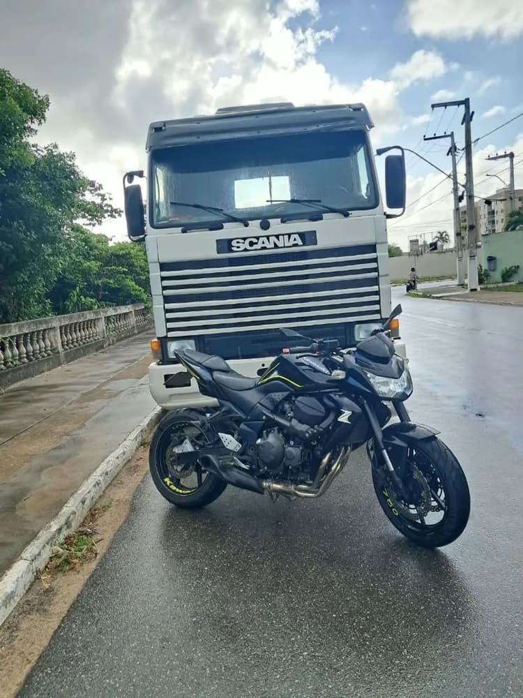 KAWASAKI Z750 