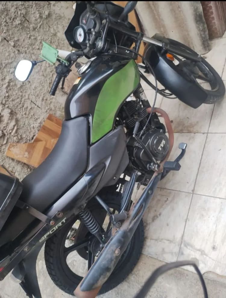 Tvs 110 2024 com baú 75 litros 