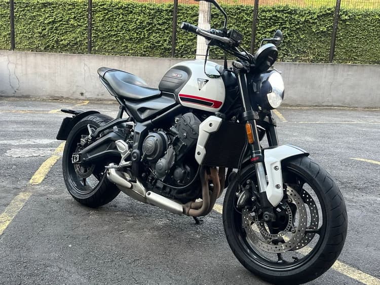 Vendo triumph trident 660