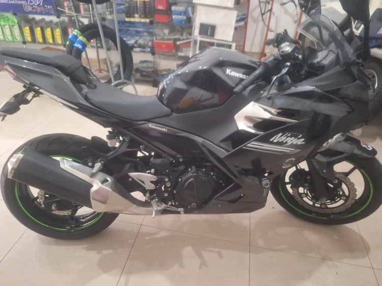 Kawasaki ninja 400