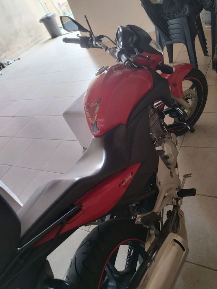 CB300 ano 2010 