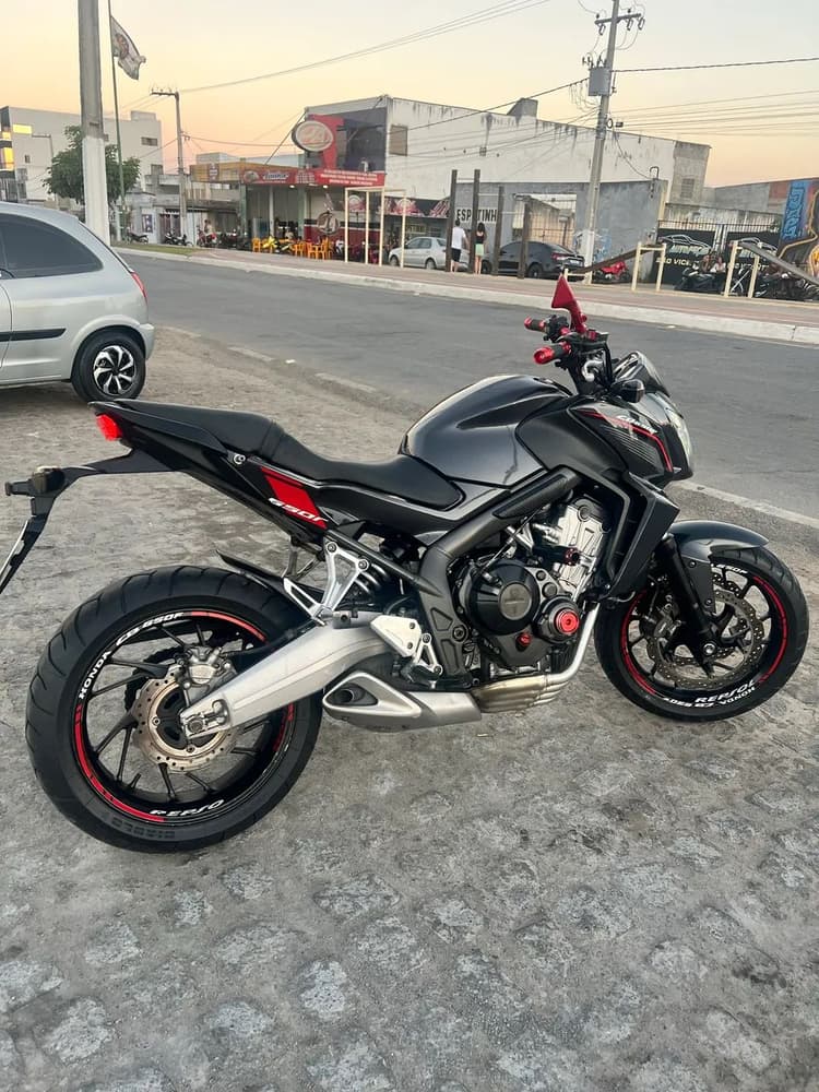 Cb 650 F 2015 em estado de zero 