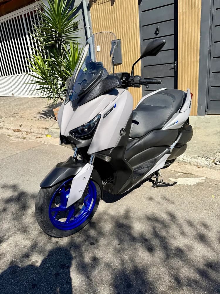 YAMAHA XMAX