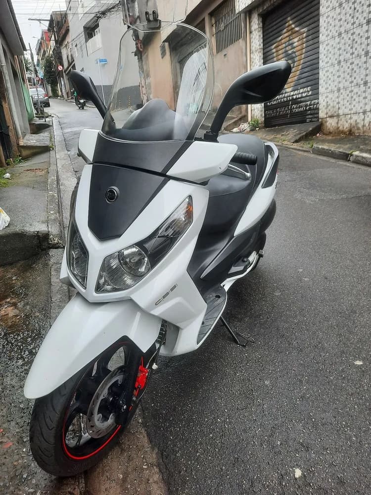 Moto em ótimo estado revisada com documento ok só pegar e andar 
