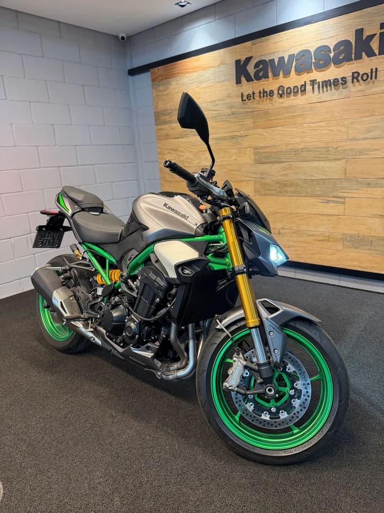 Z900 R EDITION 