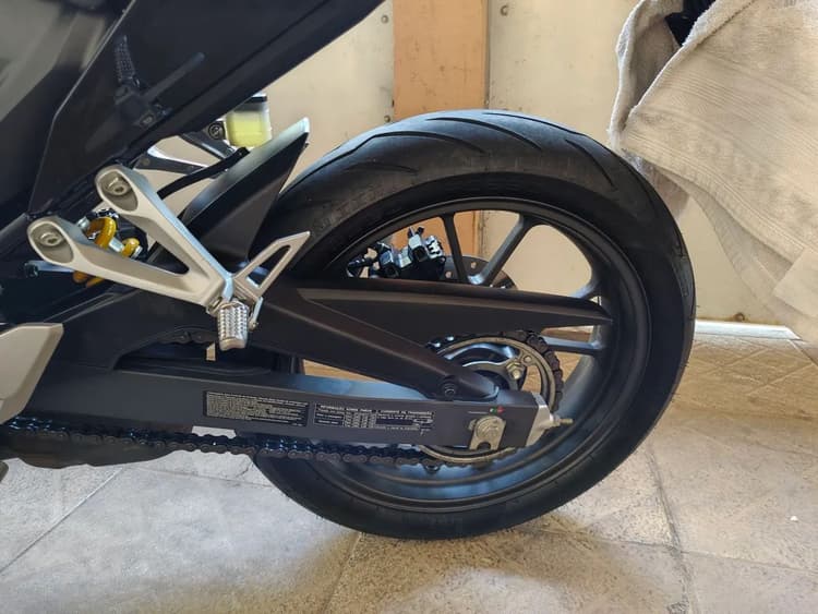 Vendo cb 300 twitter 