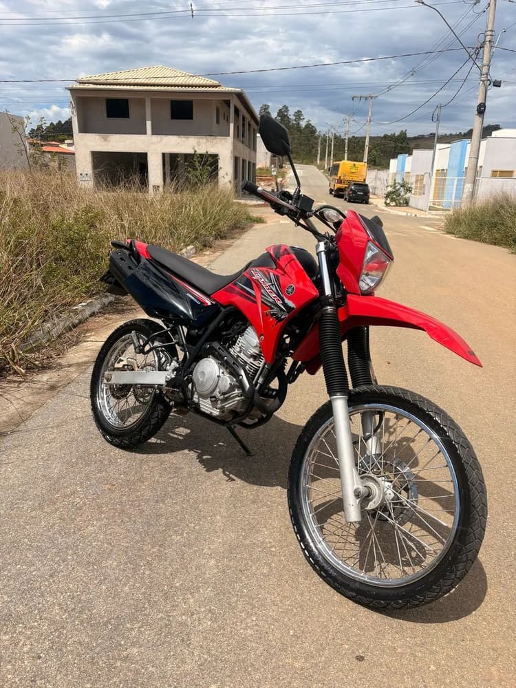 Lander 250 2017 muito conservada