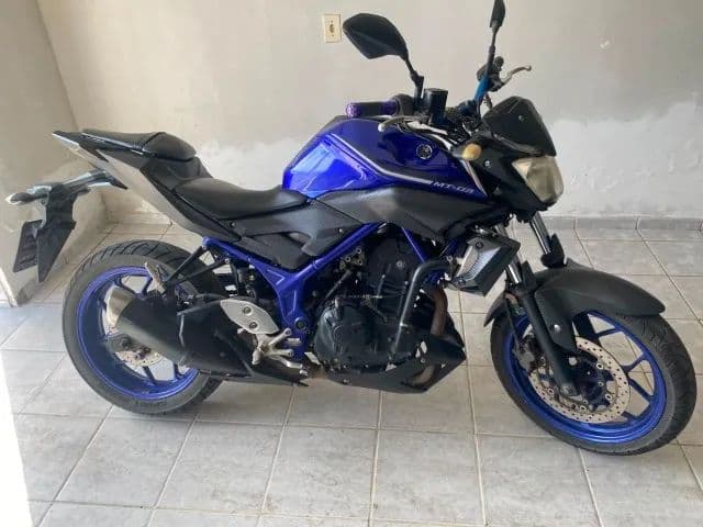 MT03 Azul 2017 quitado.
