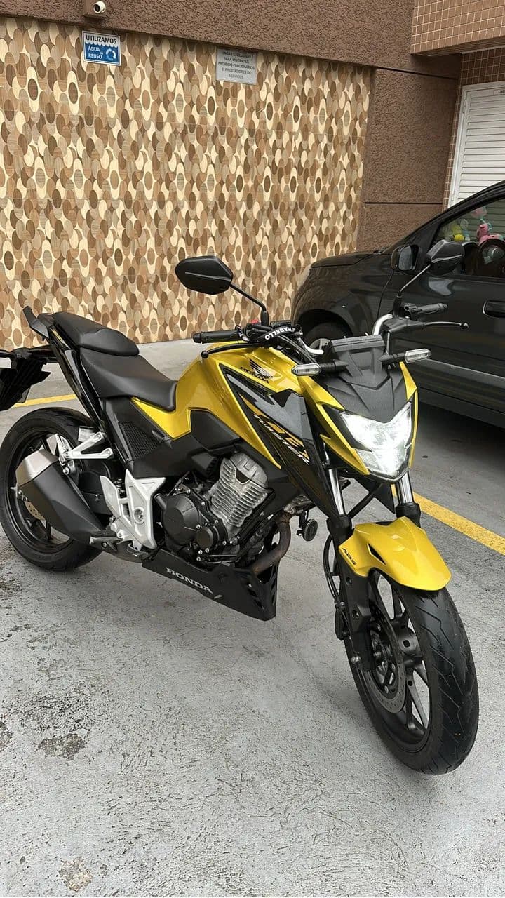 CB 300F - 2023 (Dourada) 