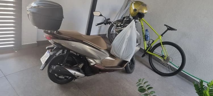 Muito nova abaixou pra vender