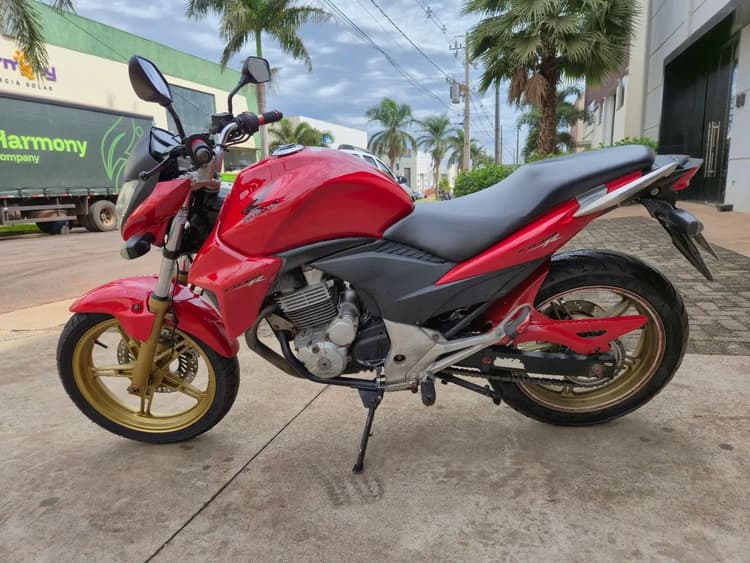 Vende-se CB 300r 2015