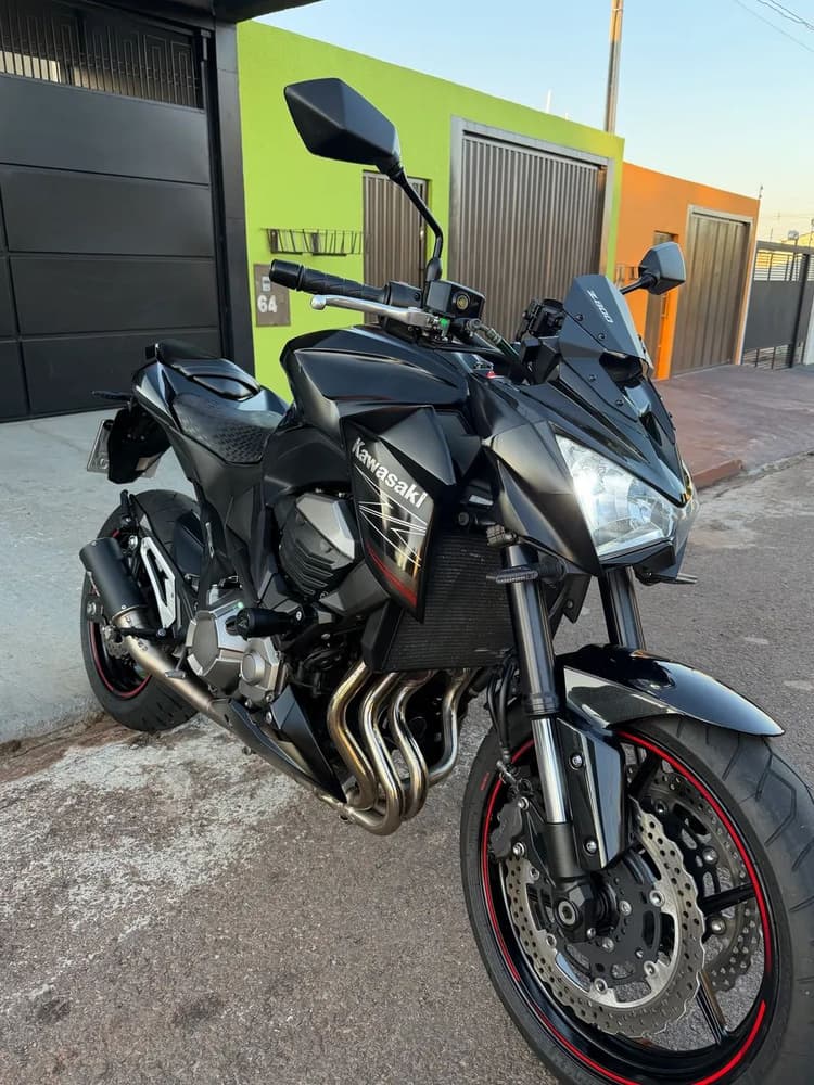 Z800 Preta Baixo KM