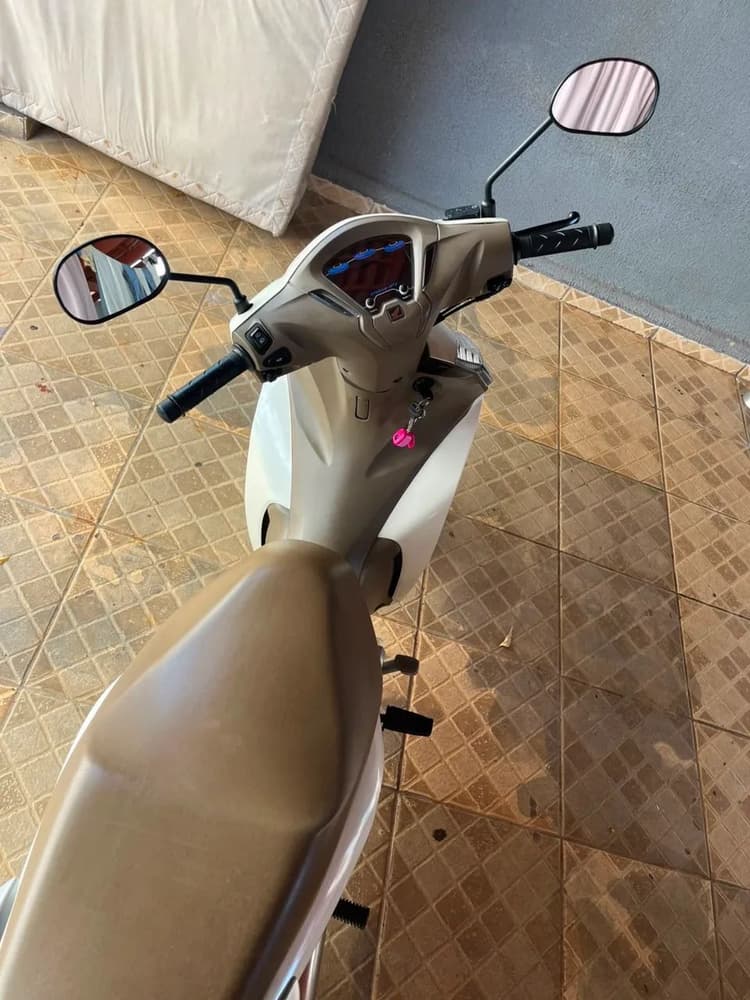 Moto semi nova , para pessoas exigentes 