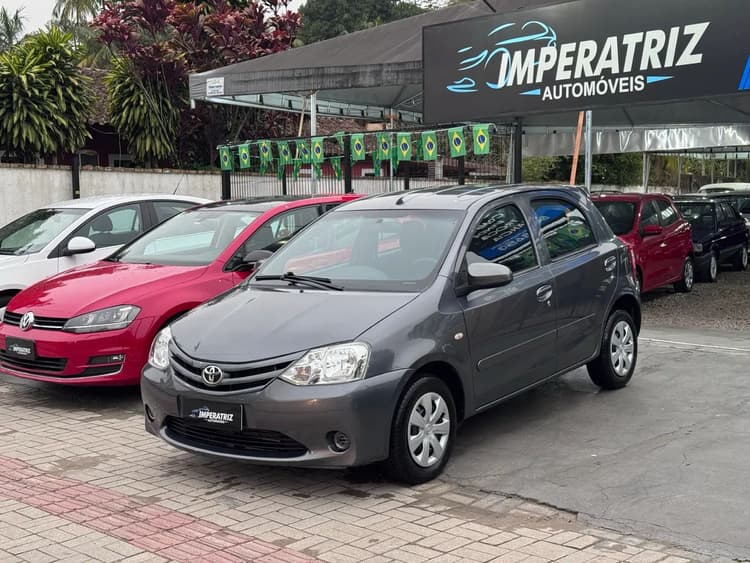Toyota Etios X 1.3 Flex 16V 5P Mec. 2014