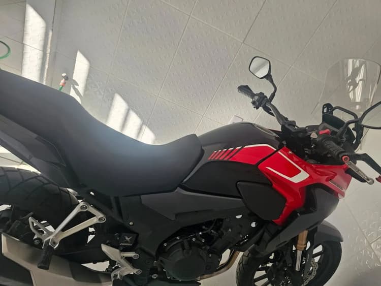 Moto CB NX500
