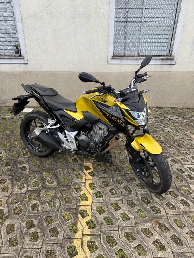 CB 300F dourada vendo ou troco 