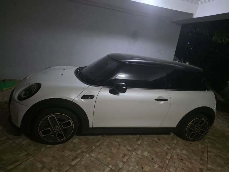 Mini Cooper SE Exclusive 3P (elétrico) 2024