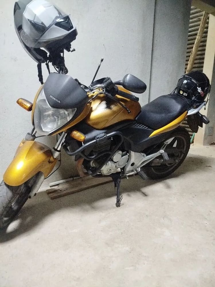Vendo cb300 dourada.