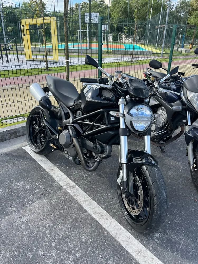 Ducati moster 1100cc