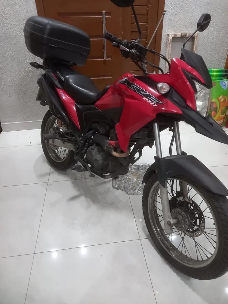 Vendo xre 190 baixo km sem débitos. Quitada.