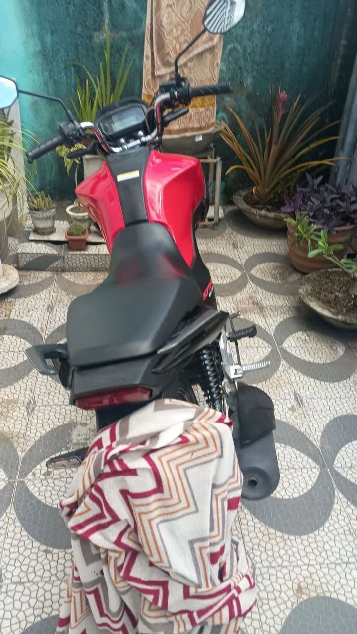 Moto em bom estado.