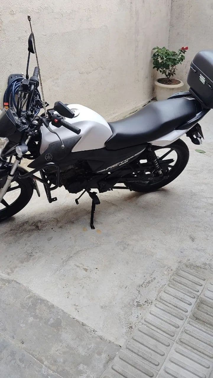 Moto Yamaha factor 150 