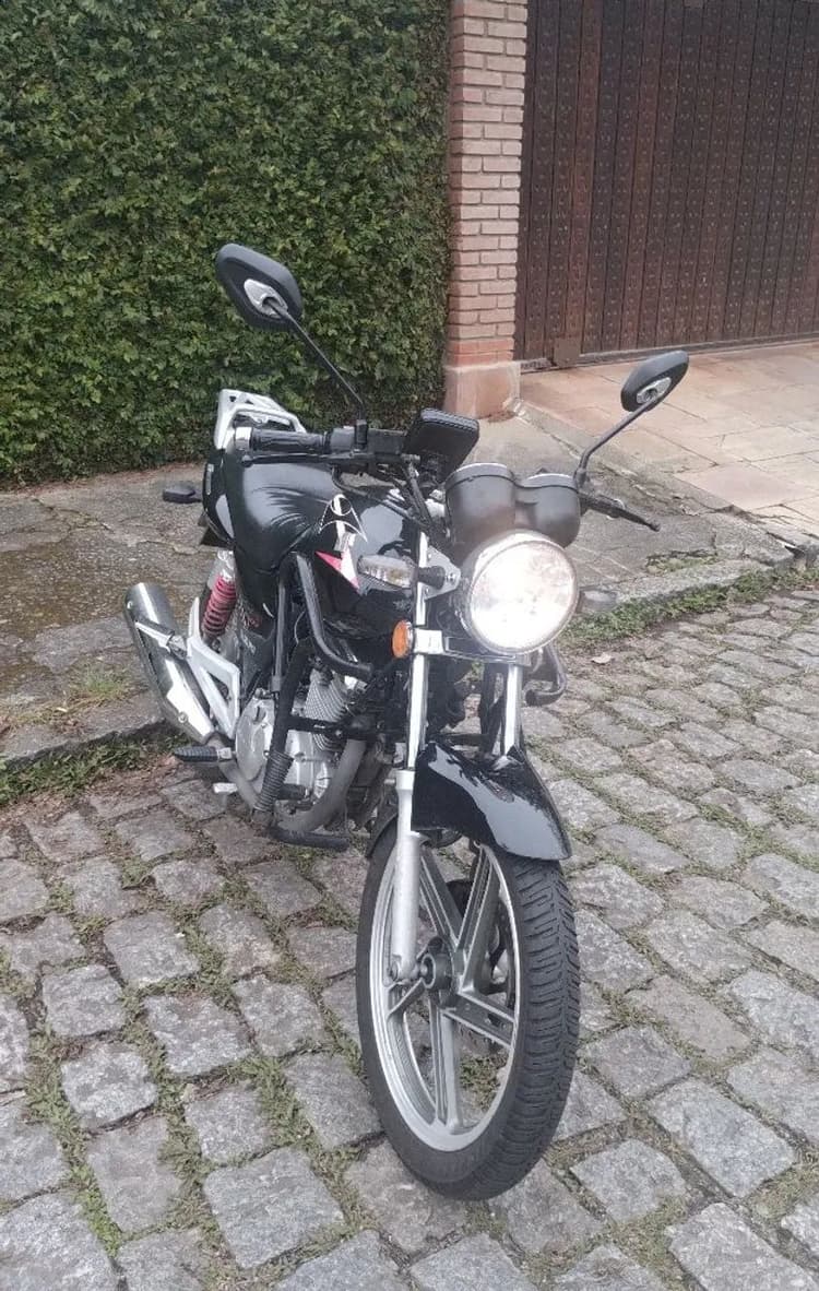 Suzuki GSR 150i / 2014