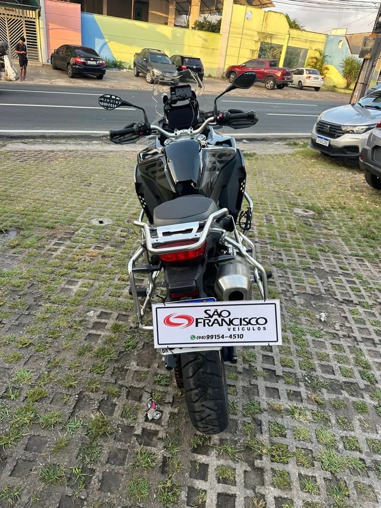 BMW 850 MOD 2023 