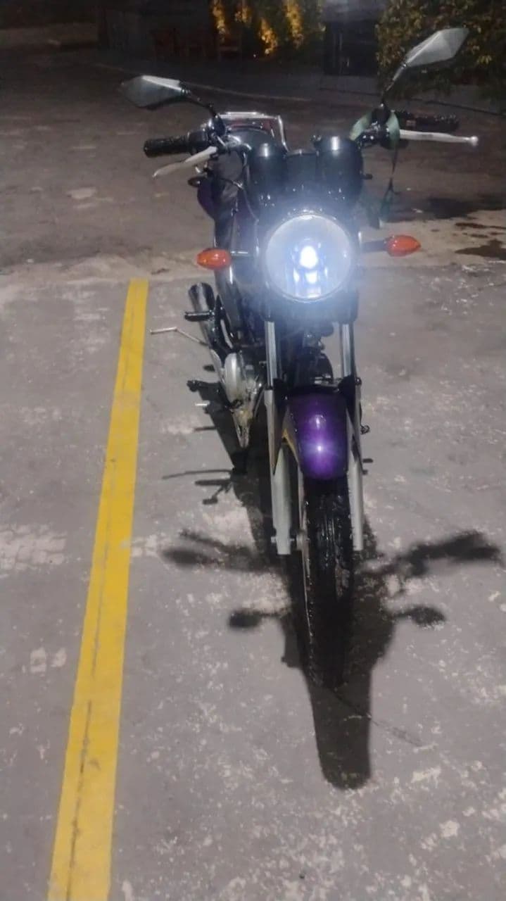 Moto Yamaha factor 