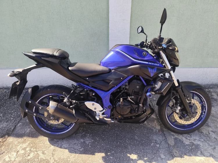 Moto MT 03 