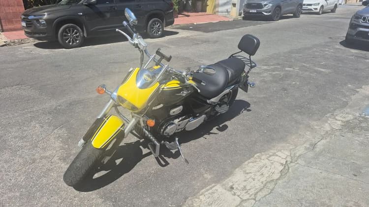 Suzuki Boulevard M800