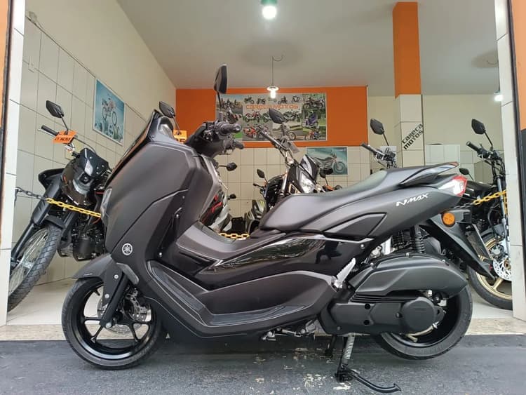 NMAX 160 2022 preta 