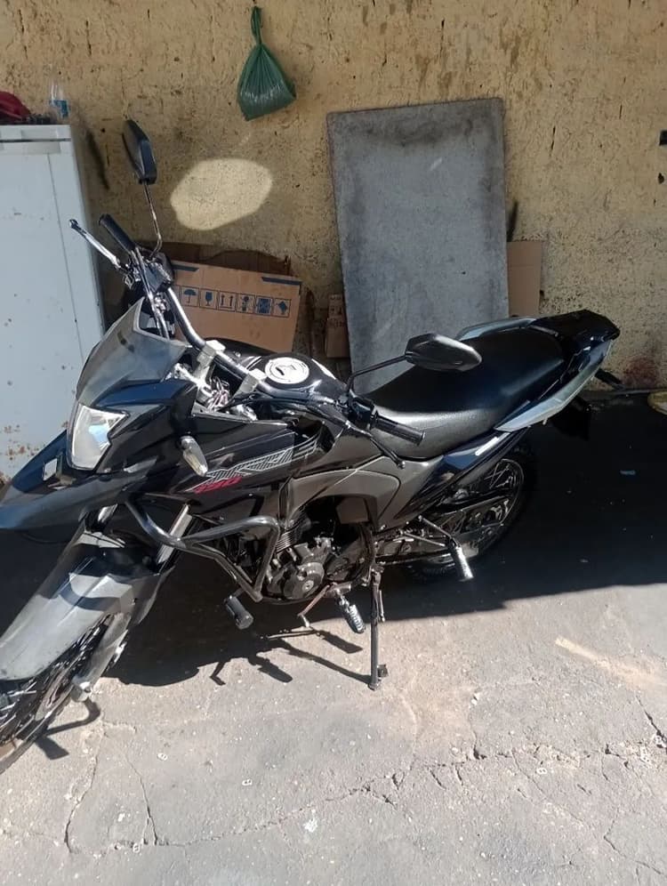 XRE 190 Preta 