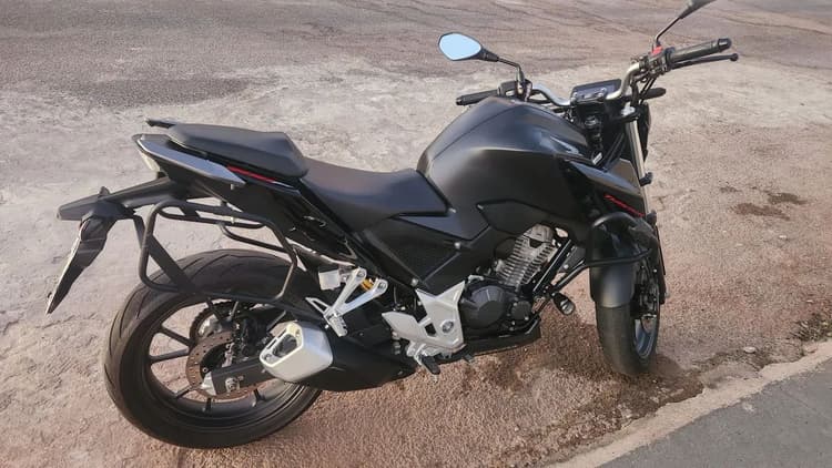 Vende-se cb300f modelo cbs 