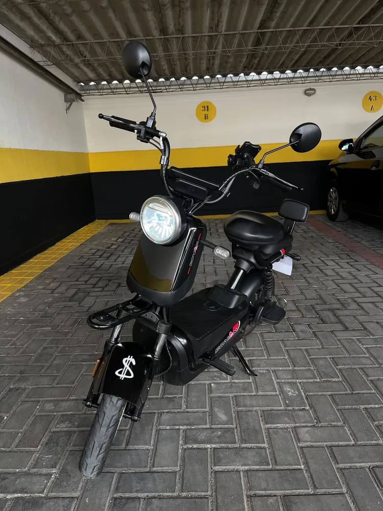 Scooter elétrica 