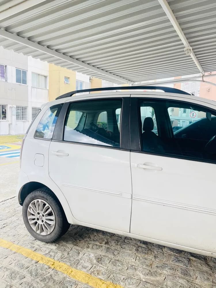 Fiat Idea Attractive 1.4 Fire Flex 8V 5P 2011