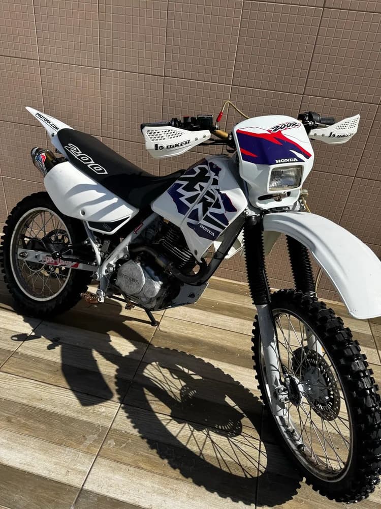 Xr 200r de trilha 