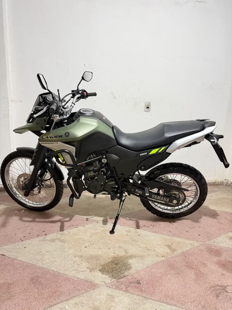 LANDER 250 25/25 (apenas 4.000 km) 