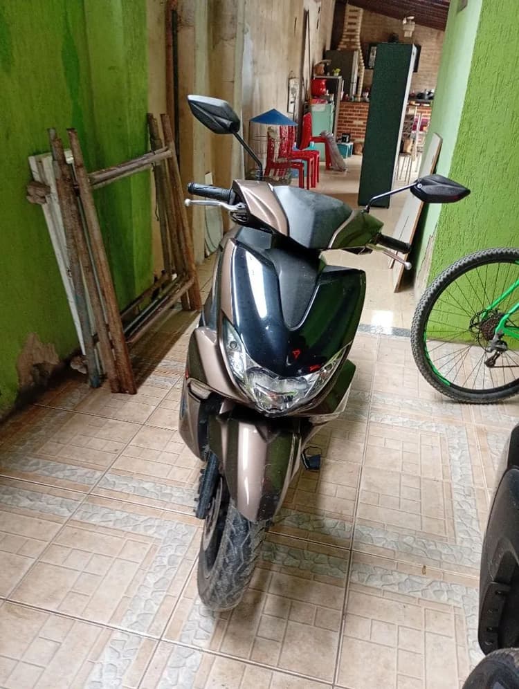 Yamaha fluon conservada 