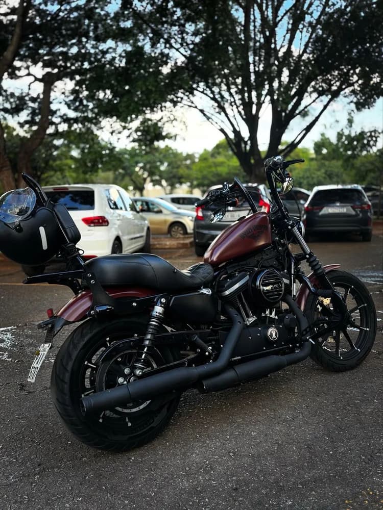 HARLEY DAVIDSON IRON 883