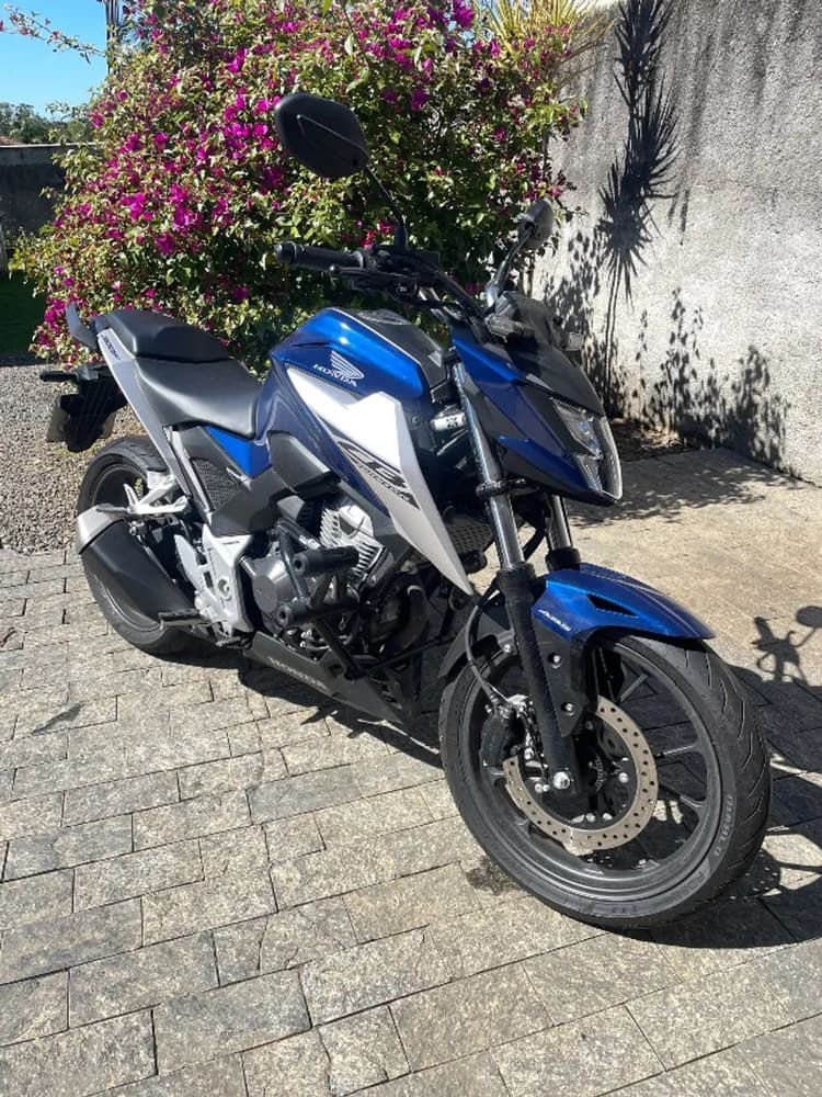 CB300f Twister impecável 2026