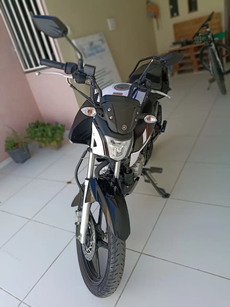 Moto praticamente nova