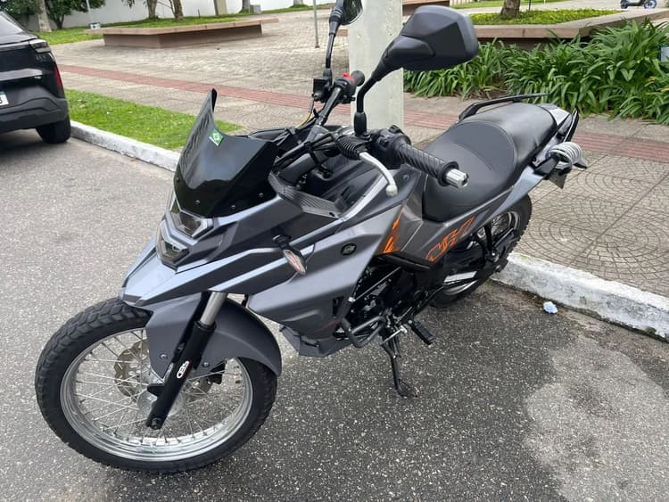 Dafra SYM NH 190 2022 - 19 mil km + Capacete de brinde