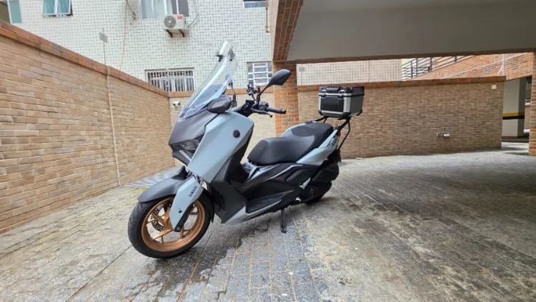 XMAX 300