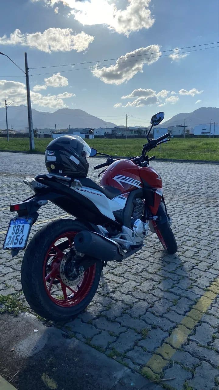Cb Twister 2022 estado de zero 