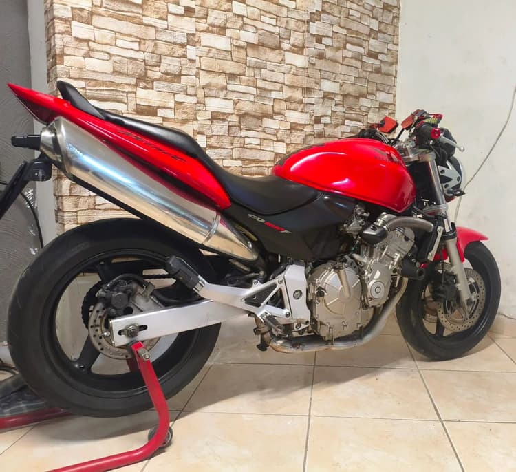 Hornet carburada 