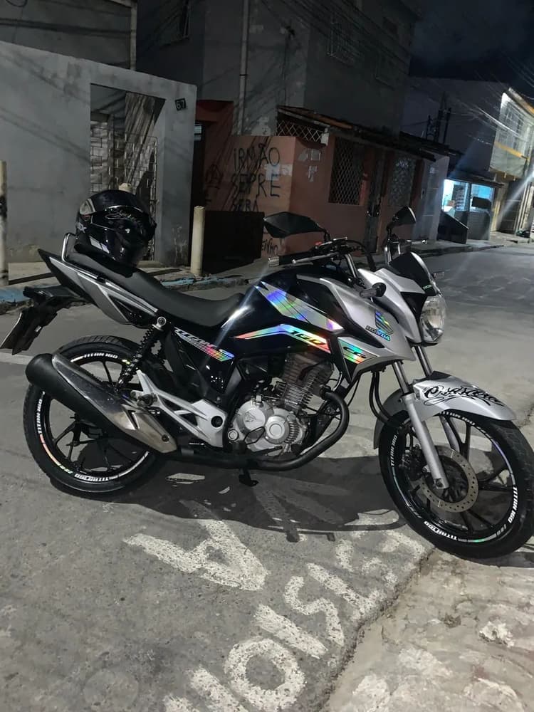 Vendo Titan 160 2016 toda conservada 