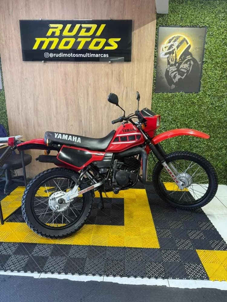 YAMAHA DT 180 