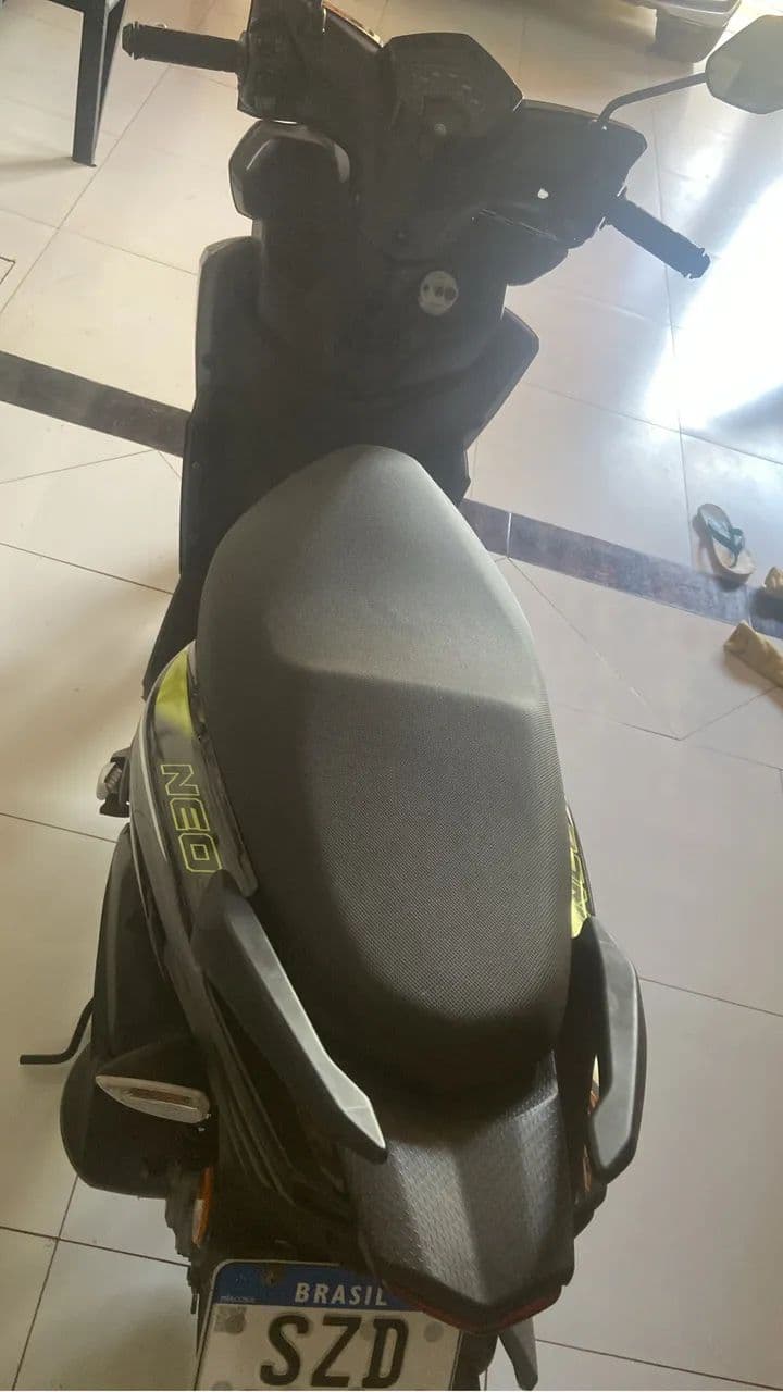 Vendo neo praticamente nova 